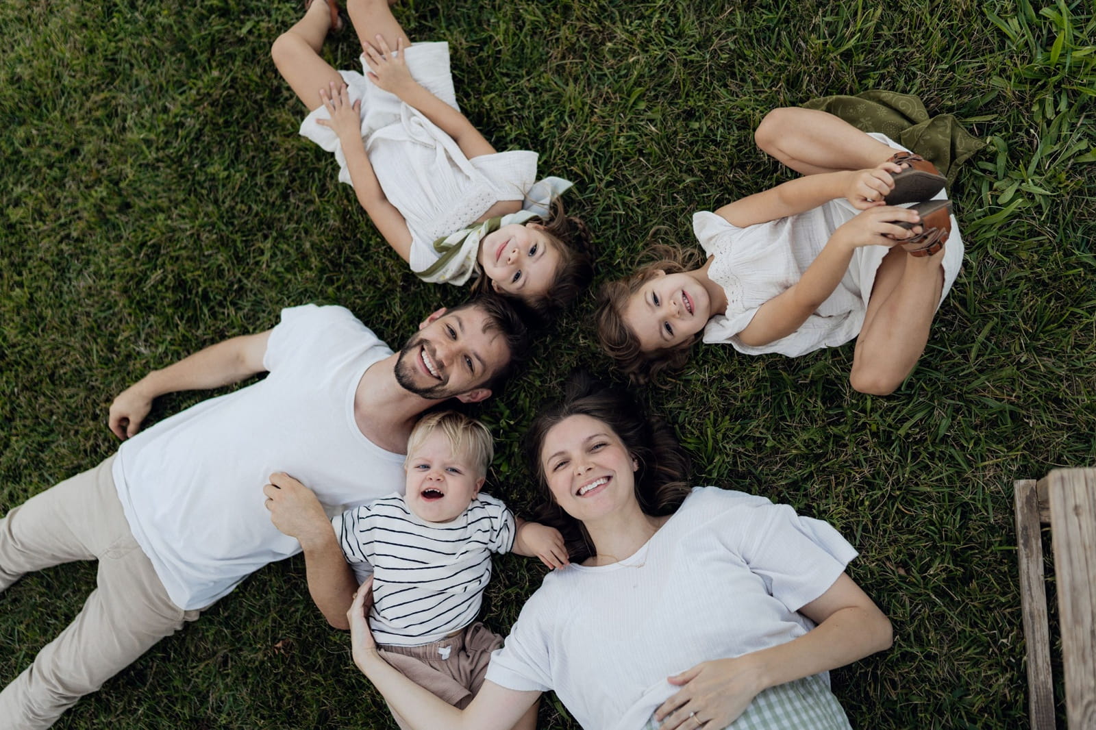 Familienfotos im Fotokalender: Warum alte Bilder für Kinder so wertvoll sind 4 pexels seljansalim 33769357 1