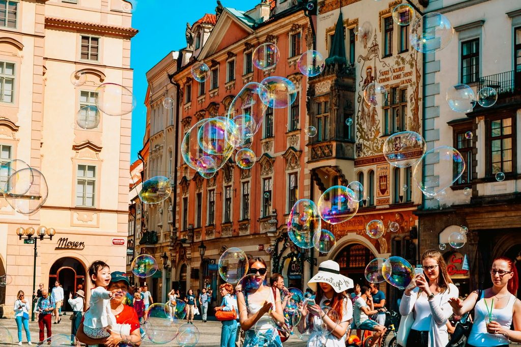 Tschechien mit Kindern: Familien-Roadtrip durch unser charmantes Nachbarland 9 aestelle TvtkZnqECp4 unsplash 1
