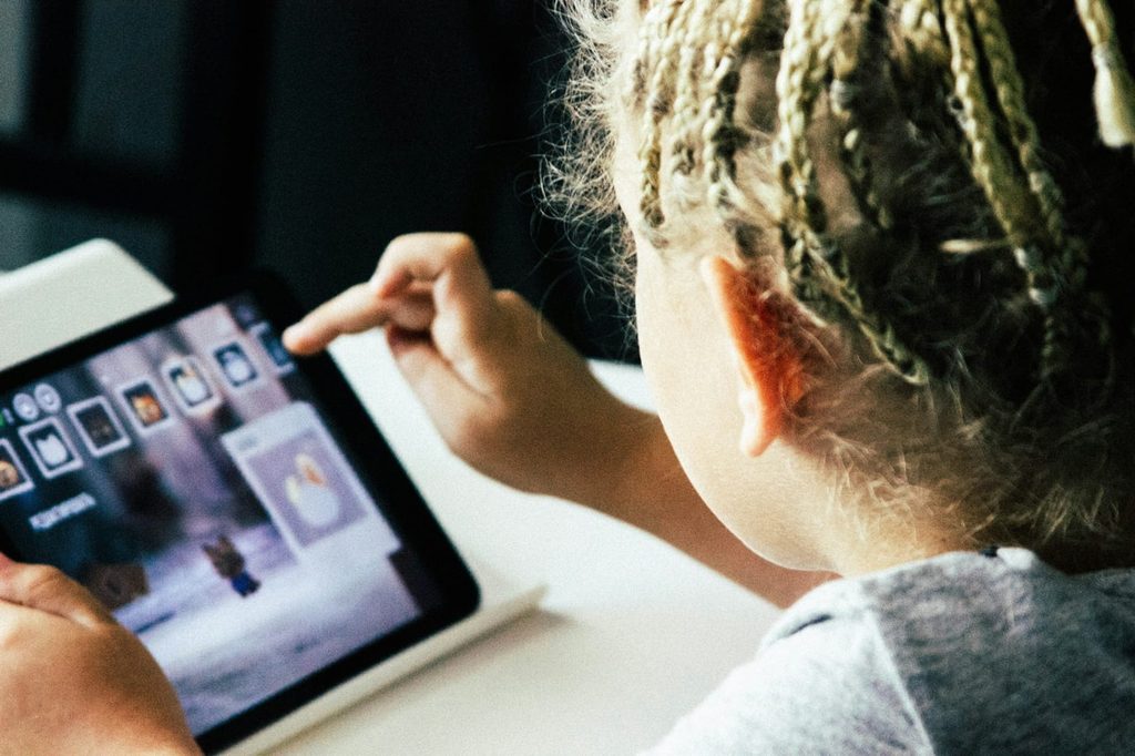 Der Gründer von KindChat: "Was abends in den Klassenchats los ist, wusste ich lange nicht." 7 KindChat macht das Surfen für Kinder sicherer