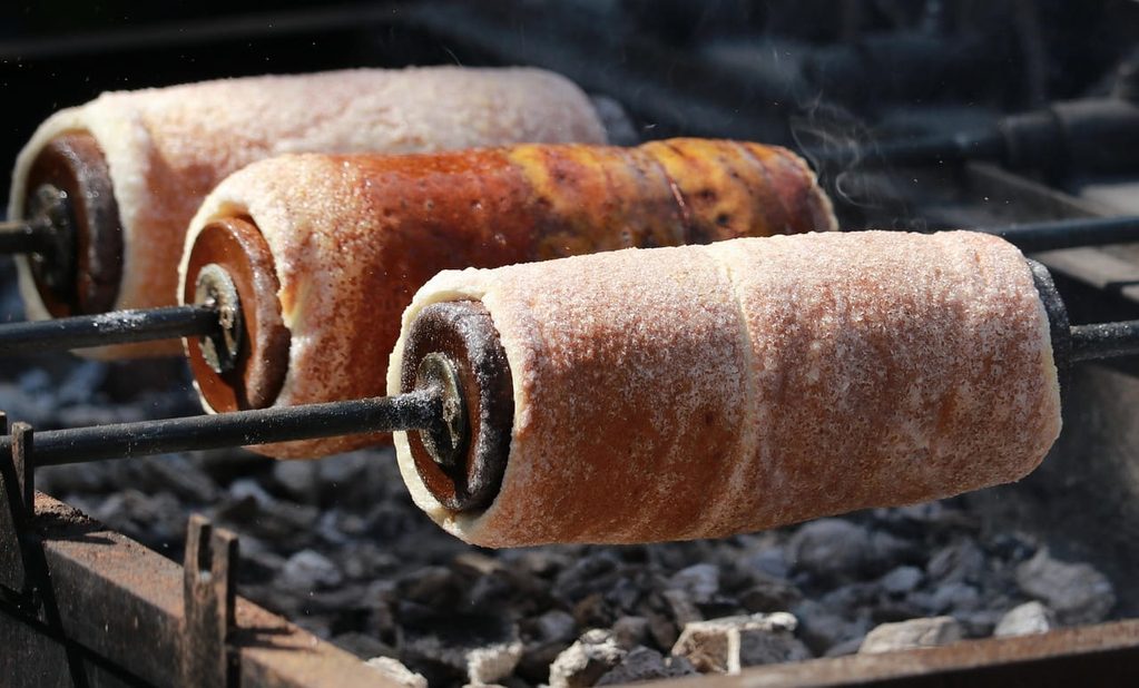 Tschechien mit Kindern: Familien-Roadtrip durch unser charmantes Nachbarland 10 terski trdelnik 6359094 1280 1