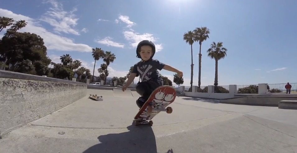 Erst 2 1/2 Jahre und schon im Skate Park 43 Cilas Shetler 2 1 2 years old Santa Barbara and Solvang skate park. on Vimeo
