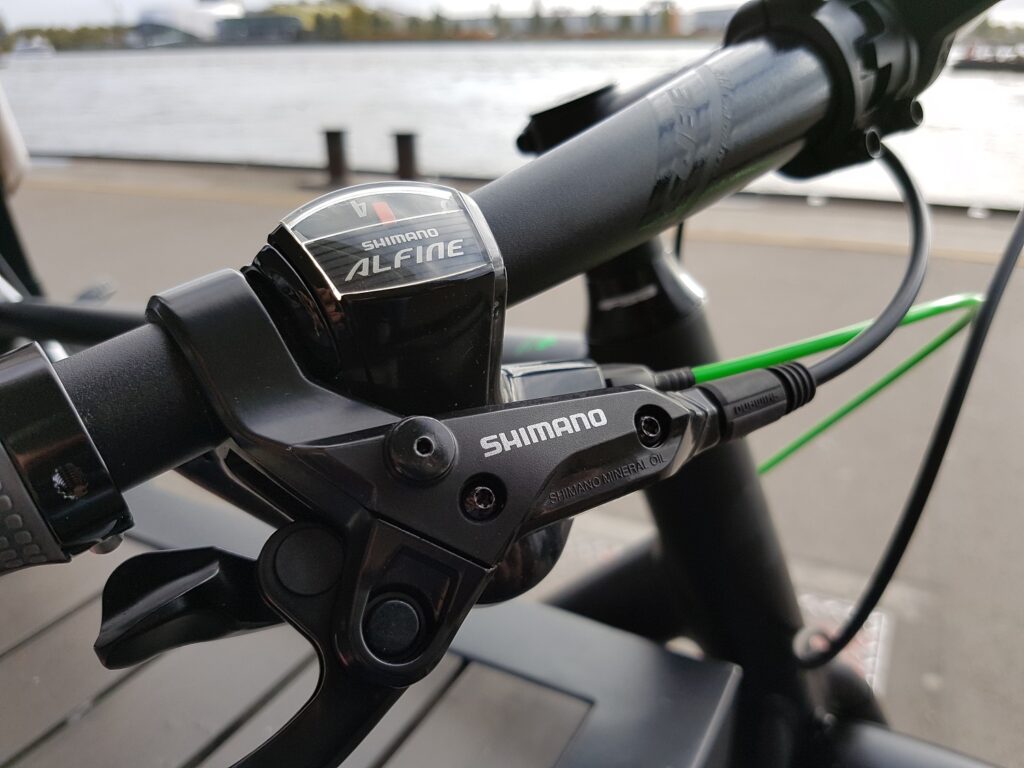 Papas Fahrrad-SetUp hoch2: CUBE HYDE RACE & Britax-Römer 10 cube hyde race lenker