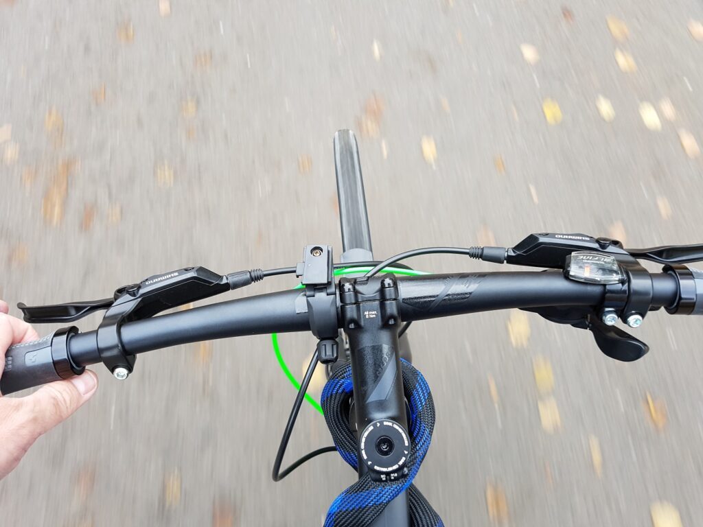 Papas Fahrrad-SetUp hoch2: CUBE HYDE RACE & Britax-Römer 14 cube hyde race unterwegs