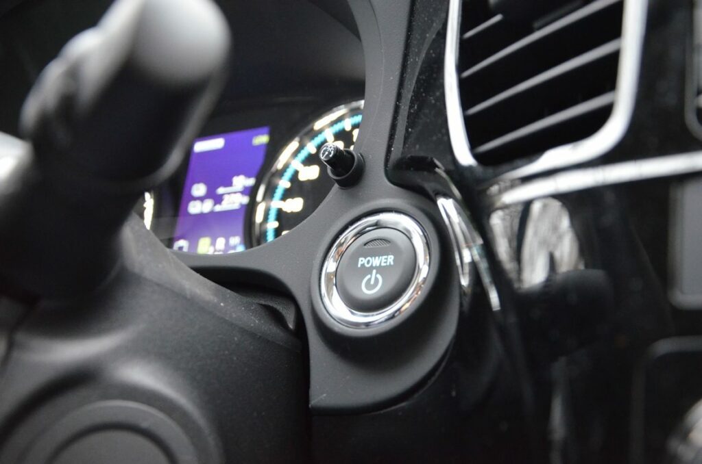 Mitsubishi Outlander Plug-in Hybrid (2014) Power
