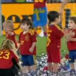 Fernando Torres Spanish players celebrate with their kids YouTube e1677160281333