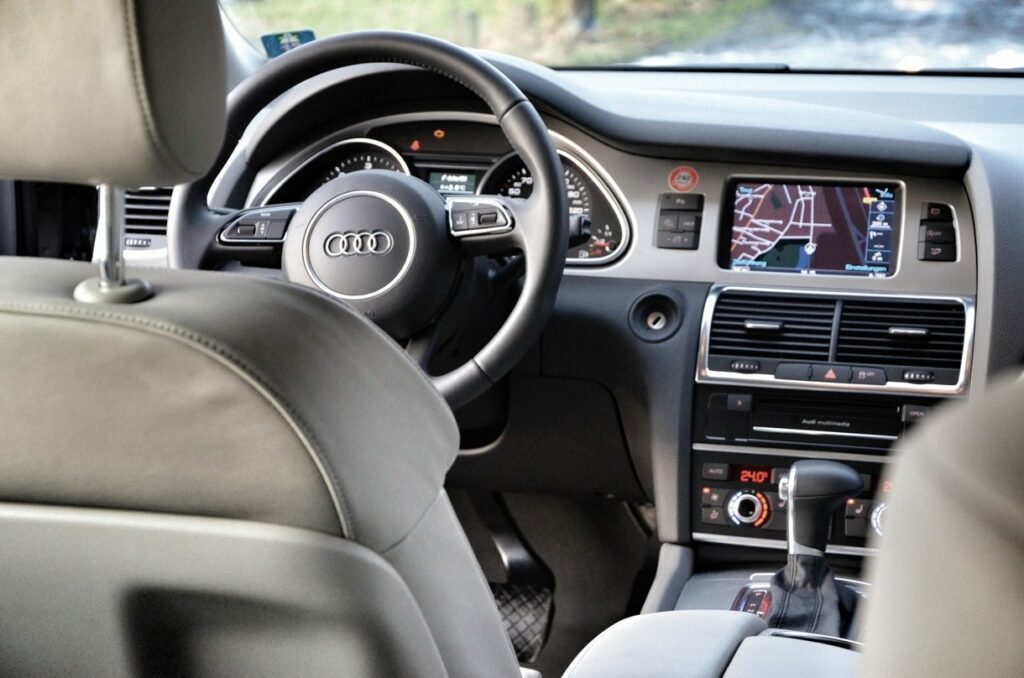 Audi Q7 3.0 TDI (2014) im Familiencheck - Herr der Ringe 8 Audi Q7 3.0 TDI (2014) Cockpit