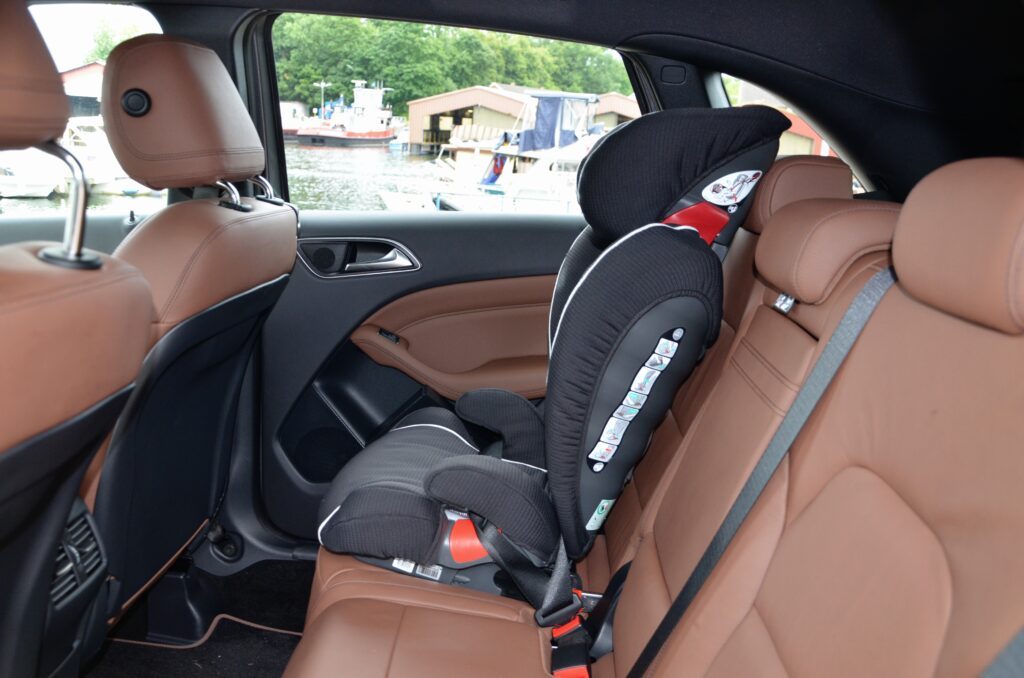 Baby an Bord: Mercedes-Modelle im Familien-Check 6 Mercedes-Benz B 250 Sports Tourer (2013) Kindersitz