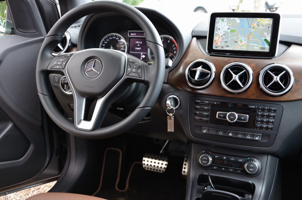 Baby an Bord: Mercedes-Modelle im Familien-Check 5 Mercedes-Benz B 250 Sports Tourer (2013) Interieur