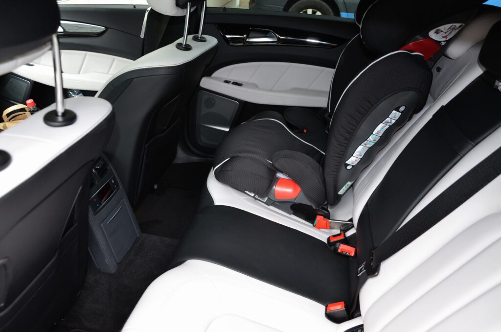 Baby an Bord: Mercedes-Modelle im Familien-Check 9 Mercedes-Benz CLS 250 CDI Shooting Brake (2013) Kindersitz