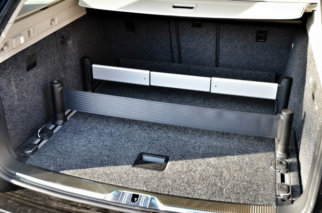 Škoda Superb Combi 2.0 TDI Green tec (2014) im Familiencheck 13 Škoda Superb Combi (2014) Kofferraum leer