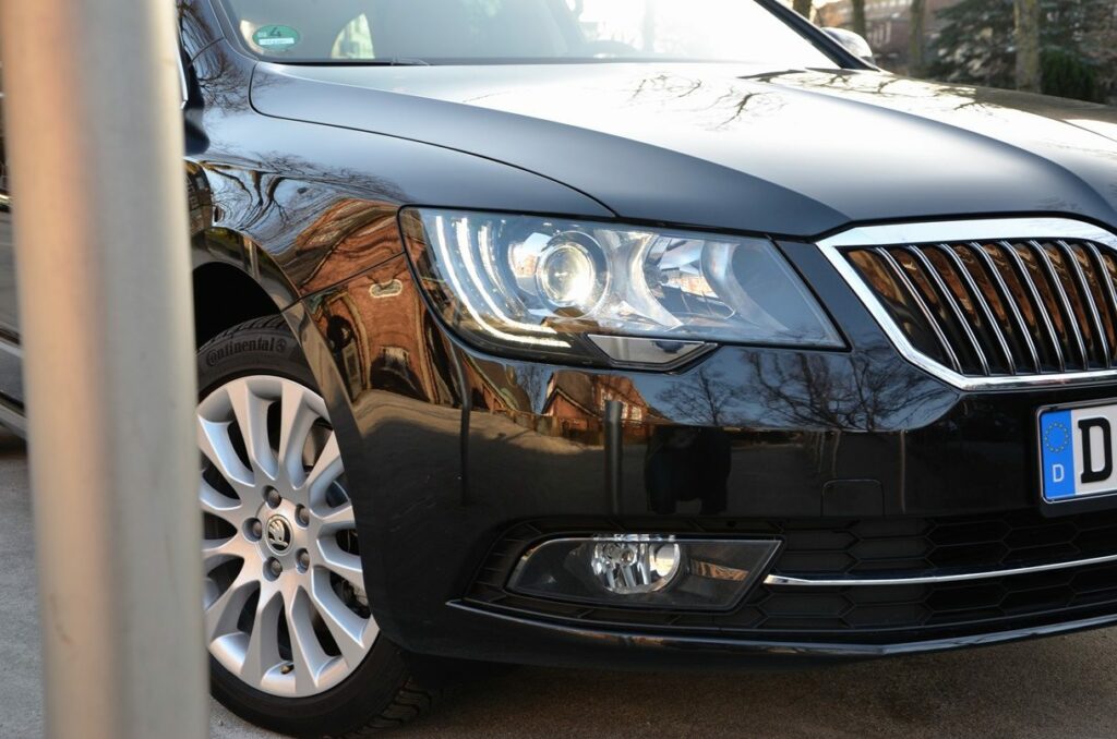 Škoda Superb Combi 2.0 TDI Green tec (2014) im Familiencheck 14 Škoda Superb Combi (2014) Front
