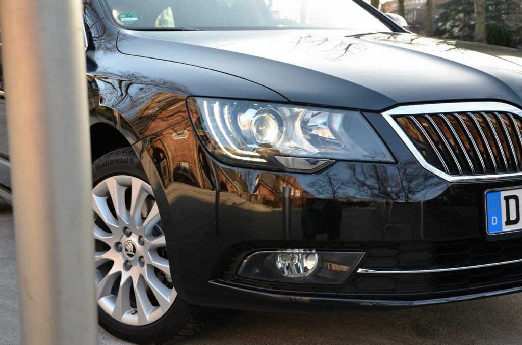 Škoda Superb Combi (2014) Front