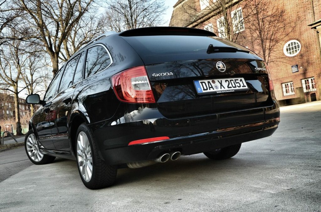 Škoda Superb Combi 2.0 TDI Green tec (2014) im Familiencheck 6 Škoda Superb Combi (2014) Heck