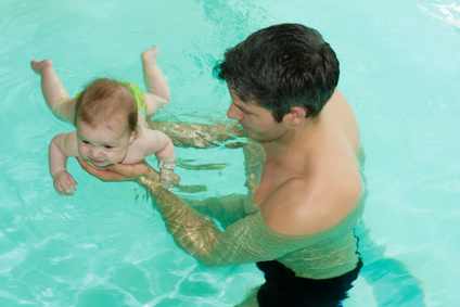 Babyschwimmen: Paule heißt er, ist Bademeister… 2 Fotolia 33320920 XS