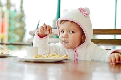 Kinderernährung - ab wann gibt's Familienessen? 44 Fotolia 59655479 XS