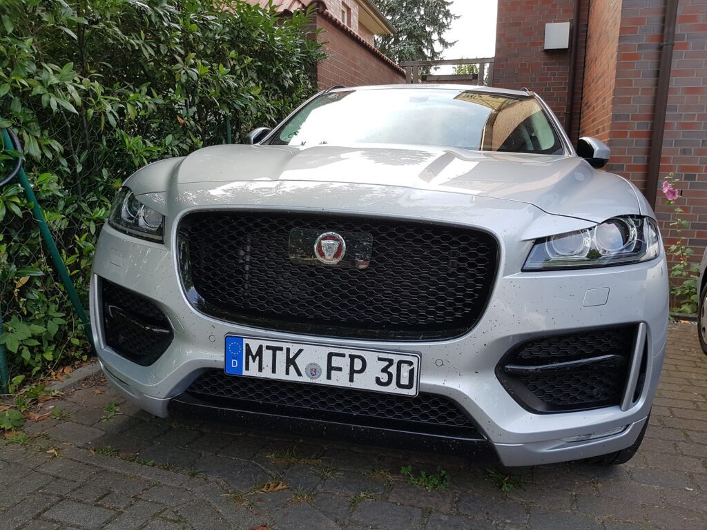 Jaguar F-Pace Front