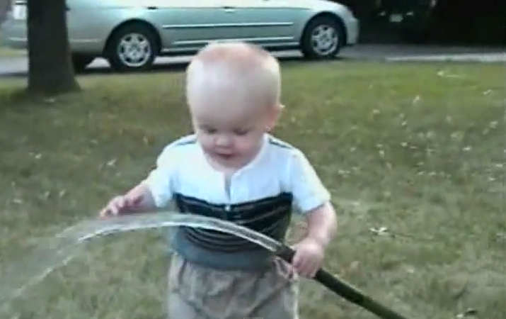 Es wird warm, Erfrischung gefällig? 43 Kid Drink Water YouTube