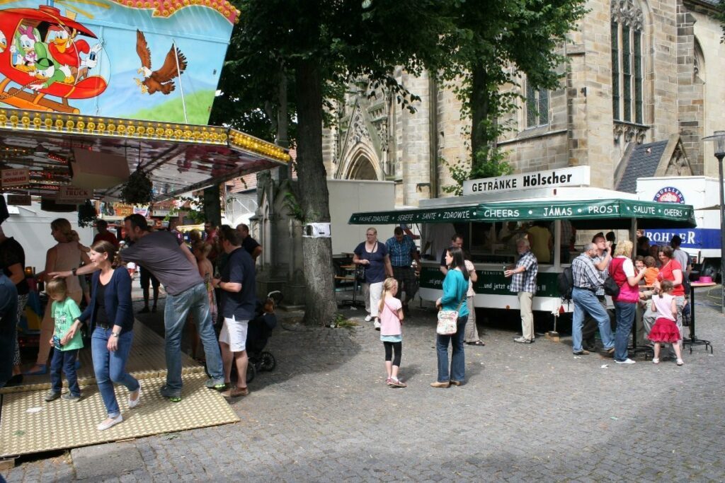 Mit dem Sohn auf die Kirmes seiner Kindheit – Unbezahlbar! 2 Kirmes Bierstand