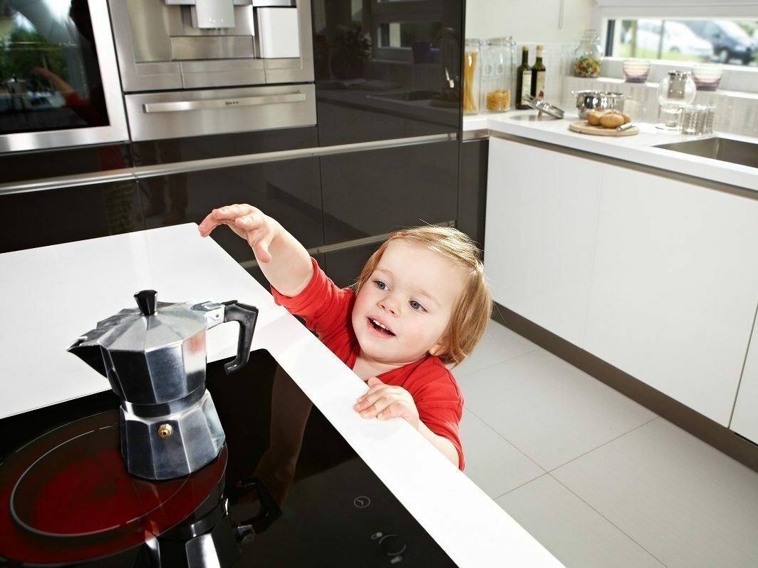 Mdchen Kaffeekanne e1677234926117