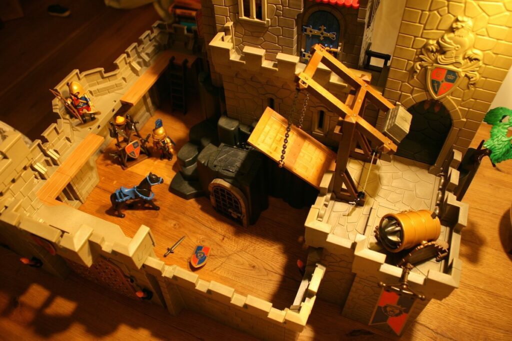 Game of Thrones light: Playmobil Königsburg der Löwenritter 5 Playmobil Daddylicious Castle Birdeye