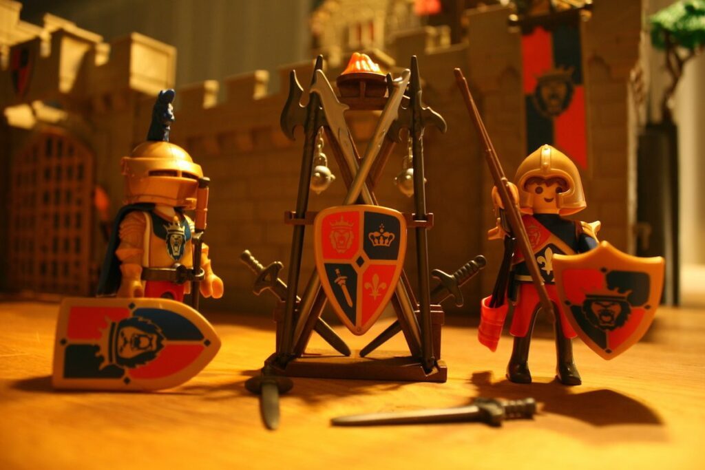 Game of Thrones light: Playmobil Königsburg der Löwenritter 7 Playmobil Daddylicious Castle Waffen