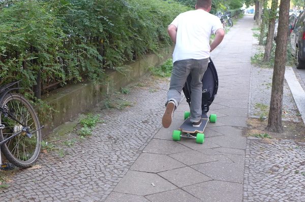 Buggy meets Asphaltsurfer – der Quinny Longboardstroller 10 Quinny Longboard Stroller 2