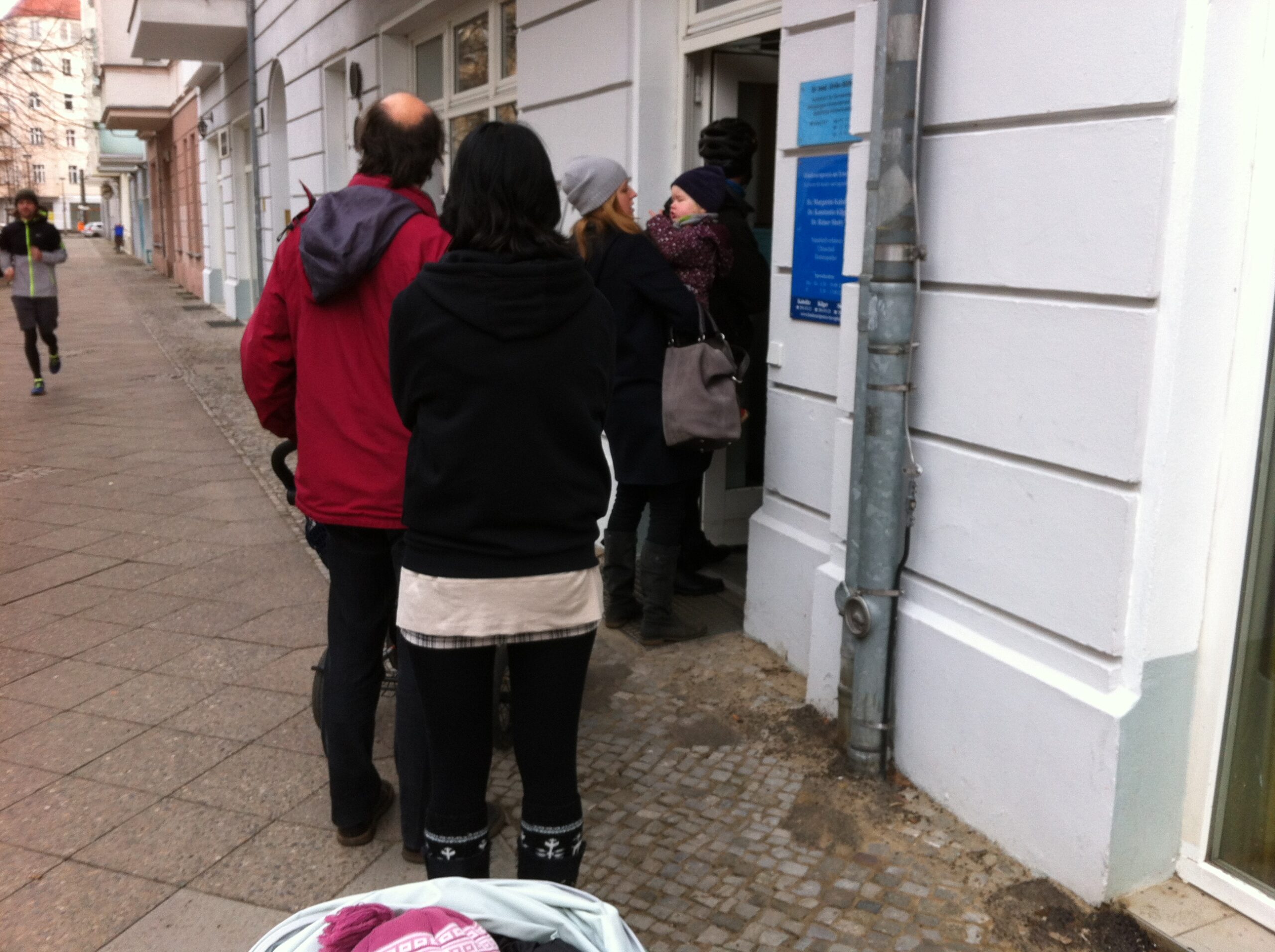 Schlange beim Arzt scaled