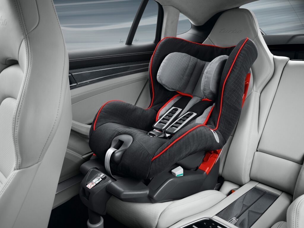 family car goes wild - im Porsche Panamera (2016) auf der Rennstrecke 8 Porsche Panamera mit Kindersitz