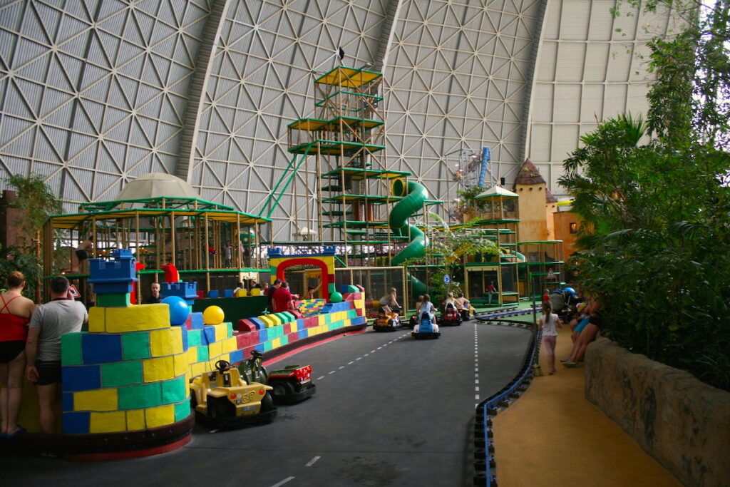 Tropical Islands - 2 Väter checken die tropische Urlaubswelt 15 TI kinderland 1