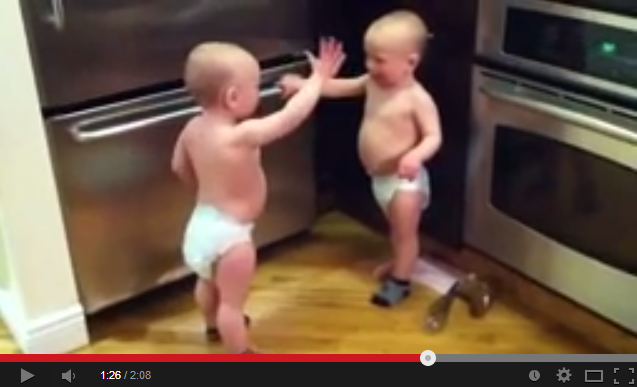 Video Babys unterhalten sich baby redet baby zwillinge baby suess twins YouTube