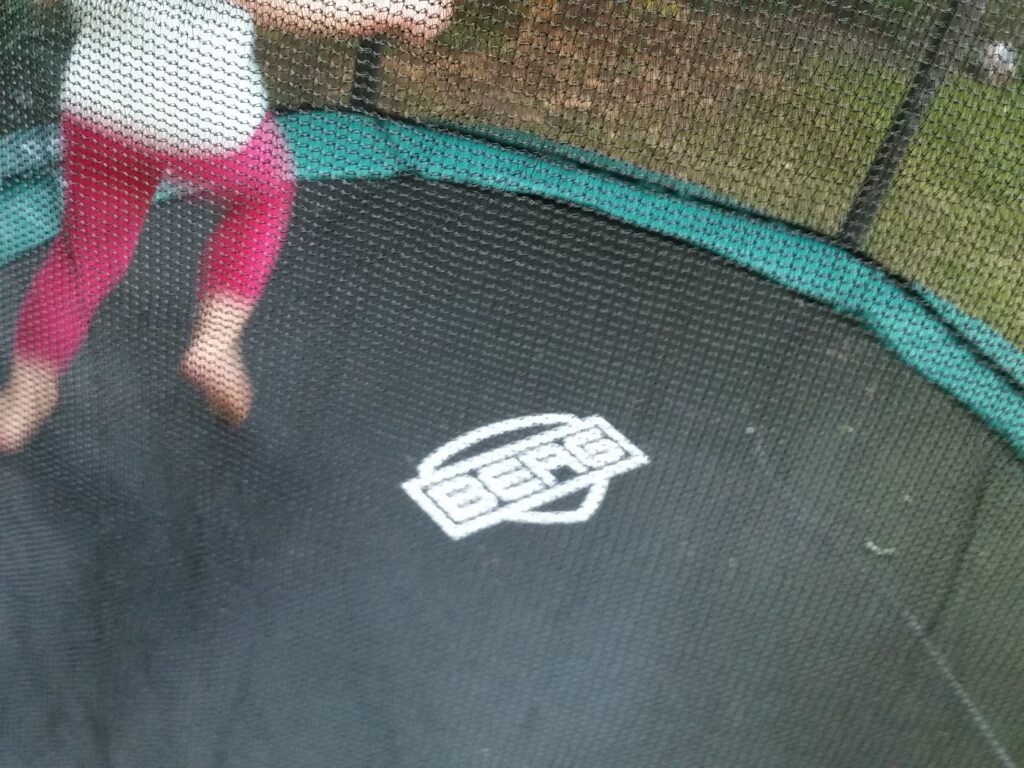 "Go ahead and jump" mit dem Trampolin von BERG 9 berg trampolin springen