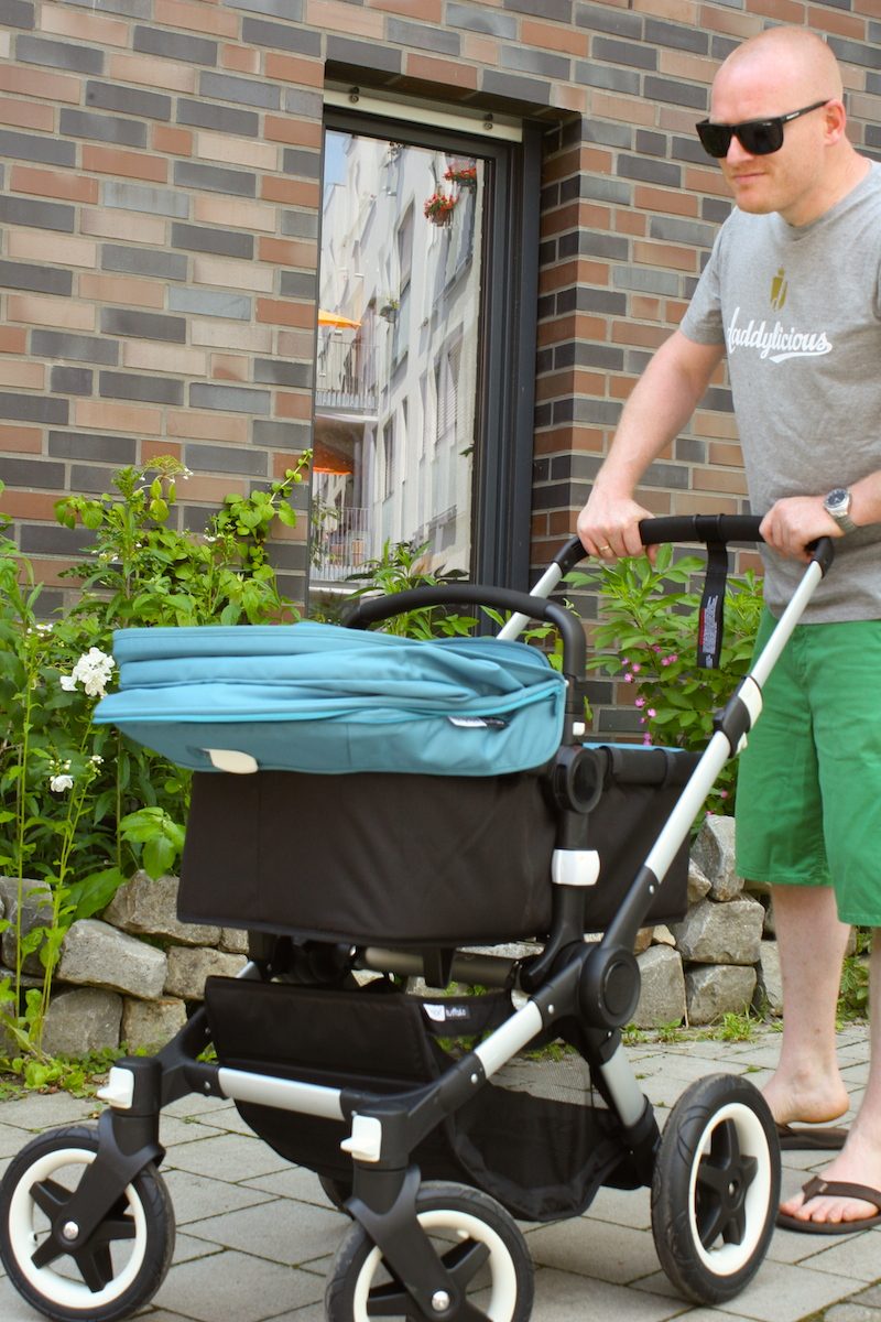 Papa unterwegs mit dem Bugaboo Buffalo