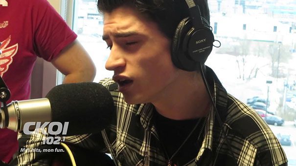The King is back! 16jähriger David Thibault singt Blue Christmas 1 elvis is back1