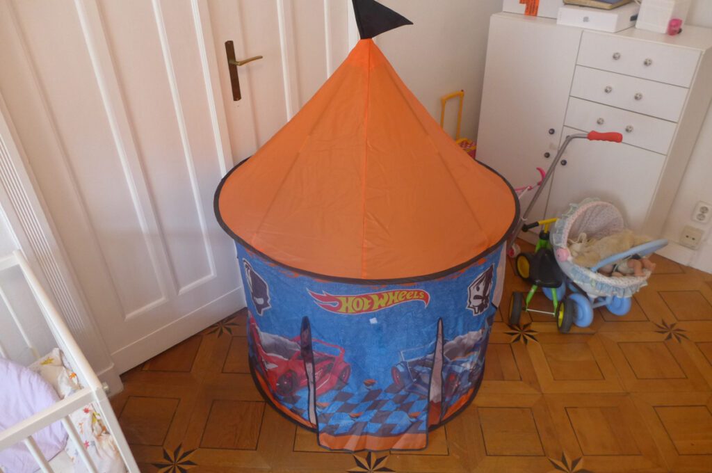 Spielzelt und Kindersofa von Hot Wheels, oder: bunt is beautiful 6 Ein Kinderzelt von Hot Wheels