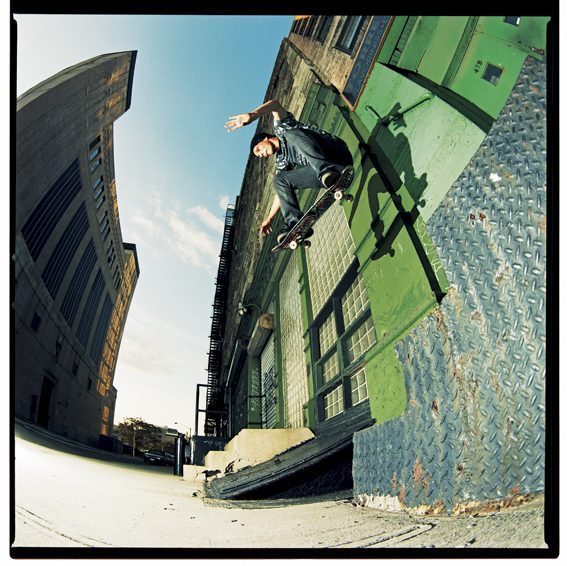 Skateboarding – Die Schule fürs Leben 3 pat ollie into riffle bank